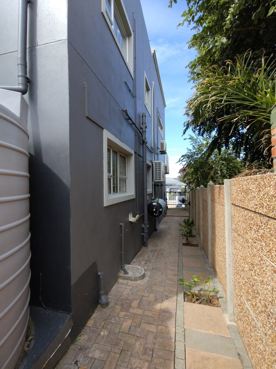 7 Bedroom Property for Sale in Wavecrest Eastern Cape